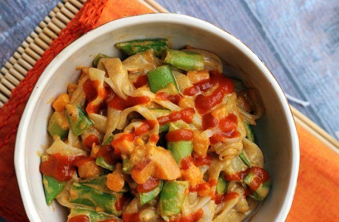 Spicy Thai Peanut Vegetable Curry Noodles