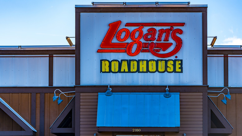 Logan's Roadhouse restaurant exterior