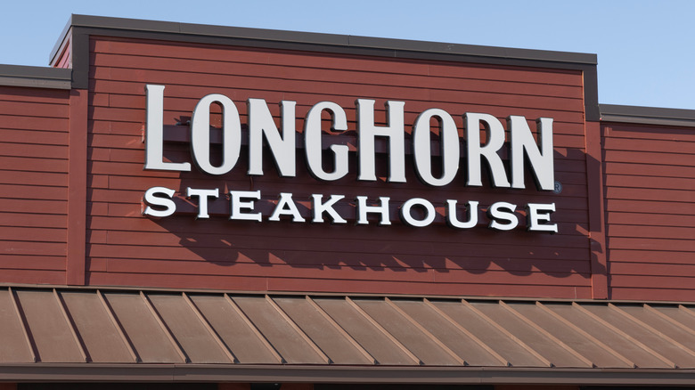 LongHorn Steakhouse restaurant sign