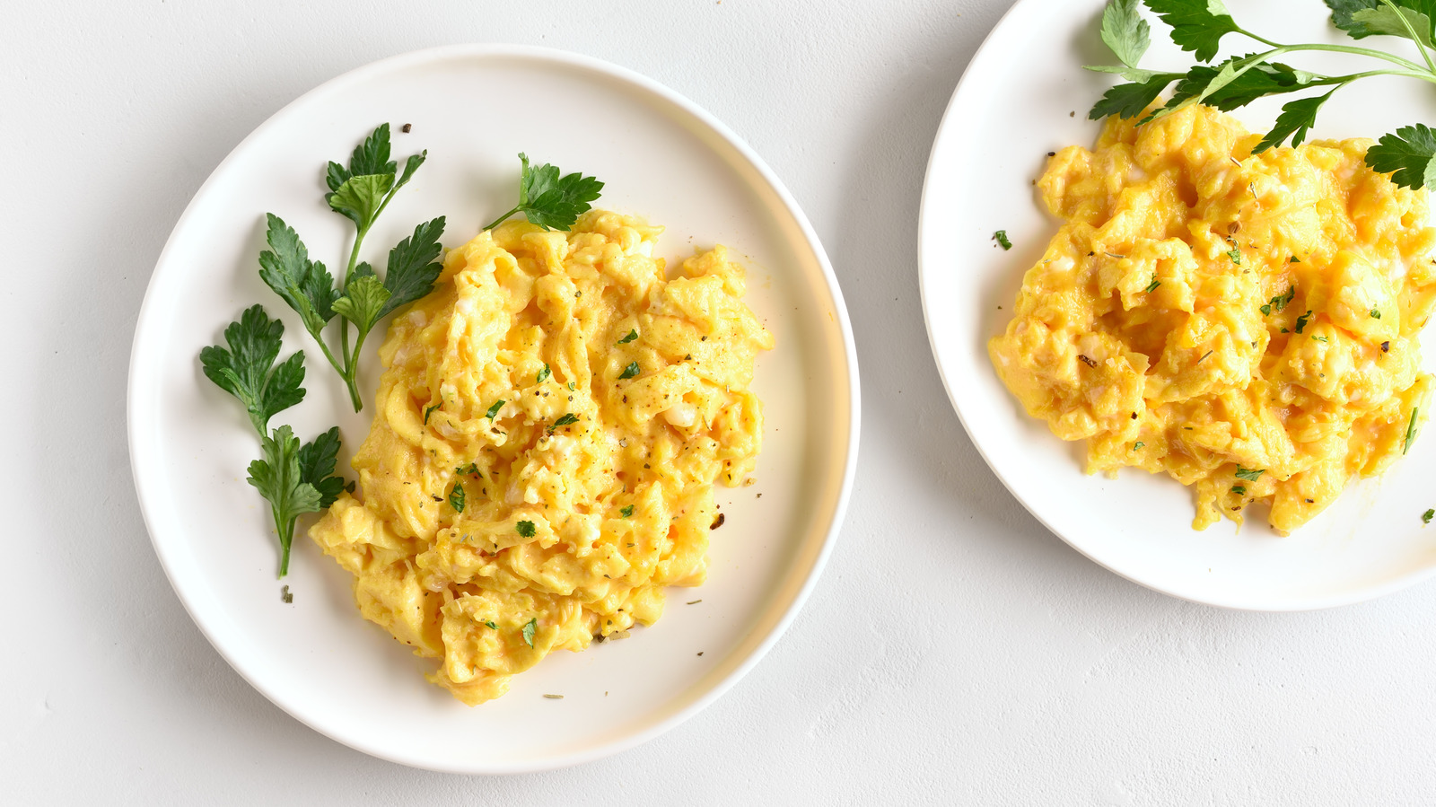 https://www.thedailymeal.com/img/gallery/stop-making-these-classic-scrambled-eggs-mistakes/l-intro-1673802242.jpg