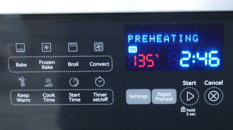 Stop Using Pyrex Dishes In Your Oven Without Following These Safety Tips