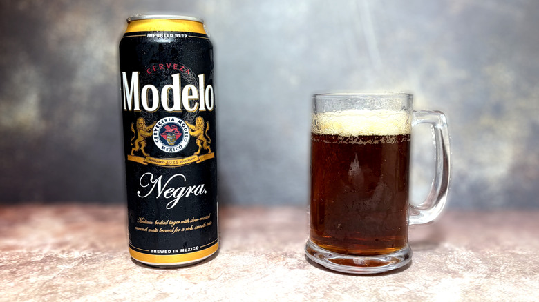 Glass and can of Modelo Negra