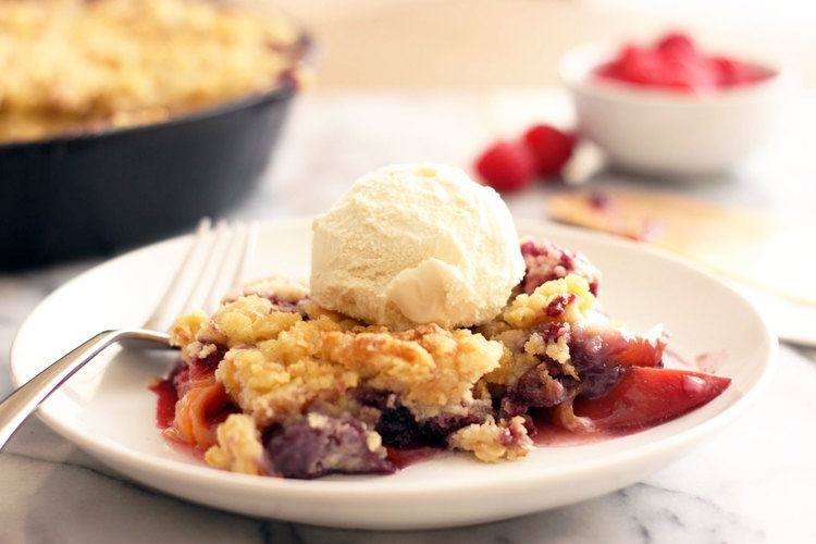 Summertime Peach and Raspberry Crisp