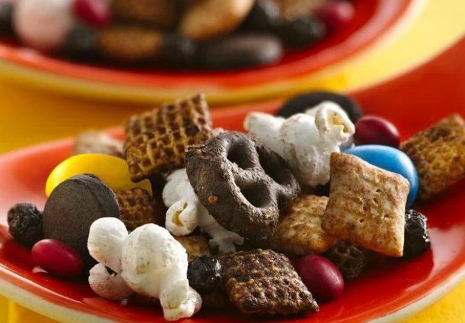 Super Bowl Recipe: Indianapolis Colts (Buckin #39 Blueberry Chex Mix)