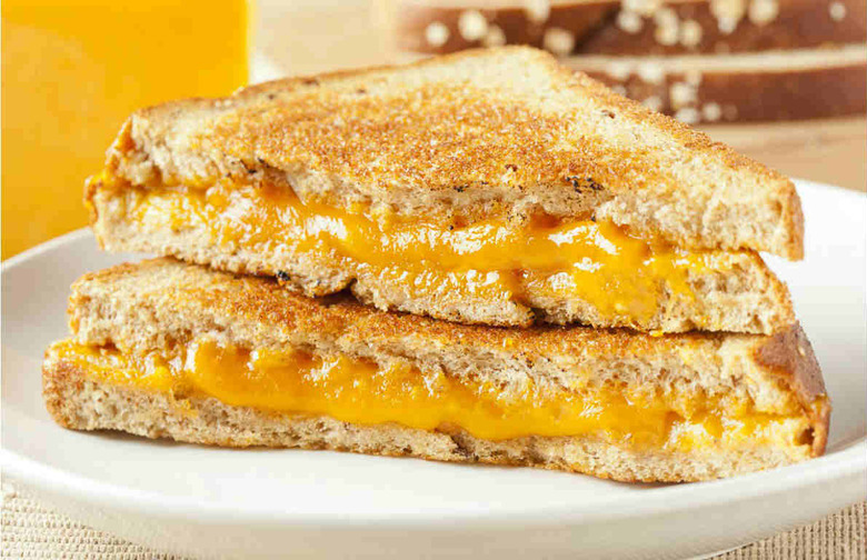 Super Crispy Grilled Cheese Sandwich
