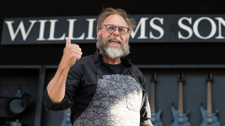 alton brown speaking onstage