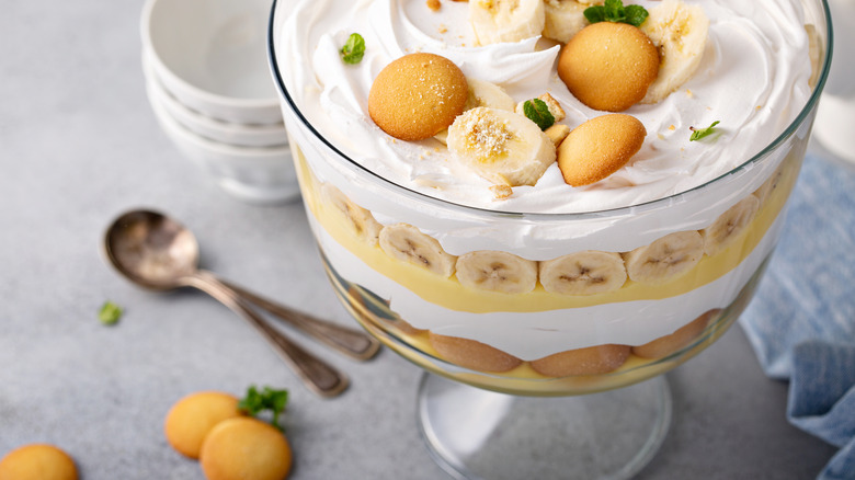 Banana pudding in trifle container