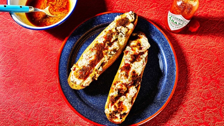 Tabasco Grinder Garlic Bread