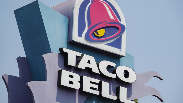 A Taco Bell drive-through sign