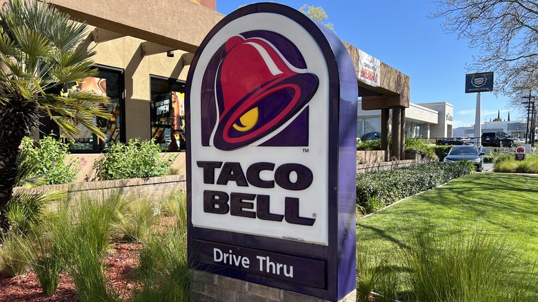 taco bell drive thru sign