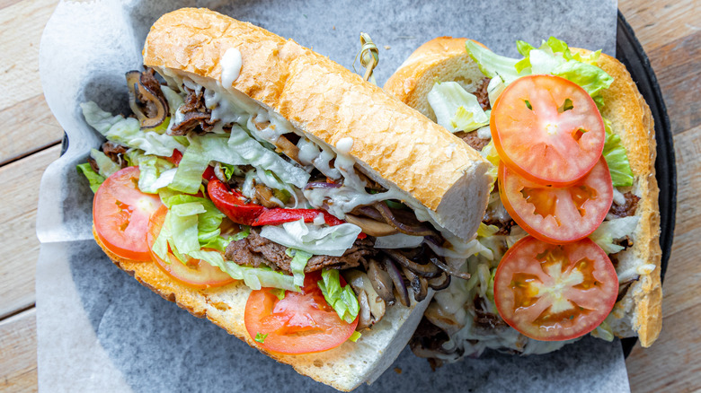 Steak sandwich with creamy dressing
