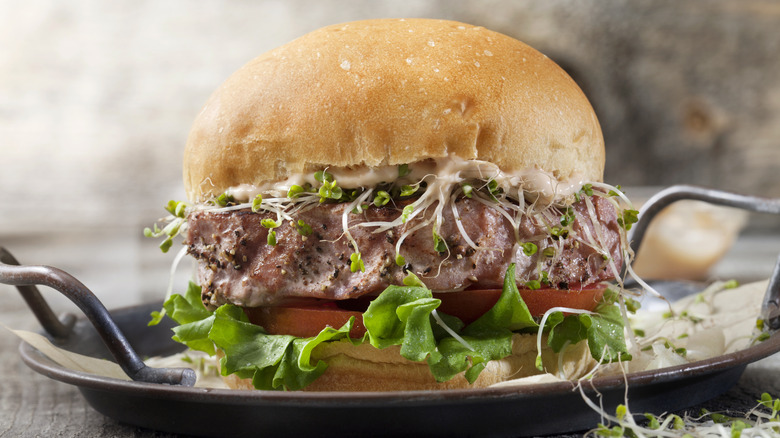 Tuna steak sandwich with creamy dressing