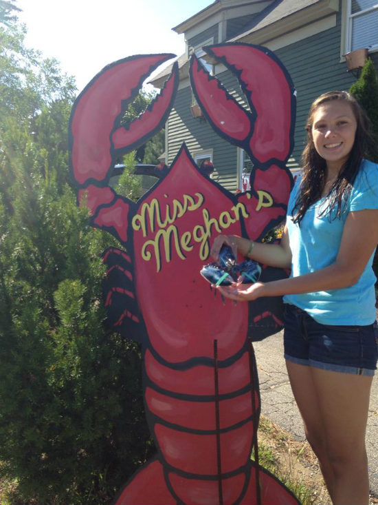 Maine Teenager Makes One-in-Two-Million Discovery of Blue Lobster 