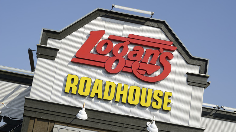 Logan's Roadhouse restaurant exterior