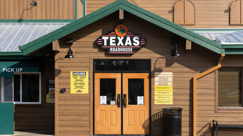 Texas Roadhouse restaurant exterior