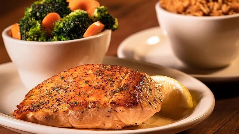 Texas Roadhouse grilled salmon and sides