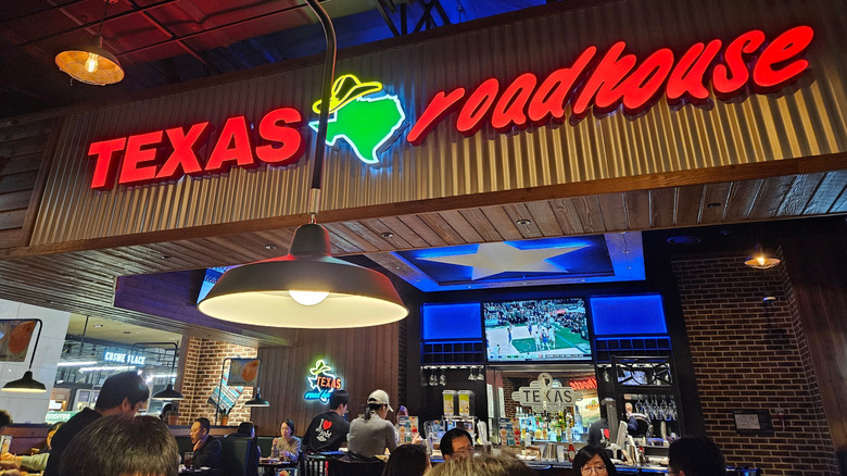 The interior of a busy Texas Roadhouse location