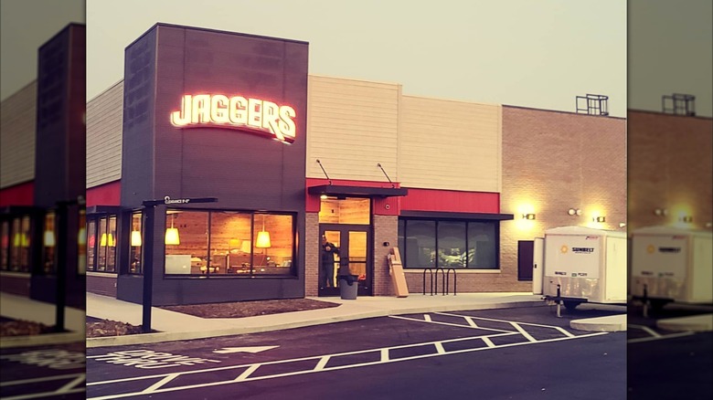A dusk exterior of a Jaggers restaurant