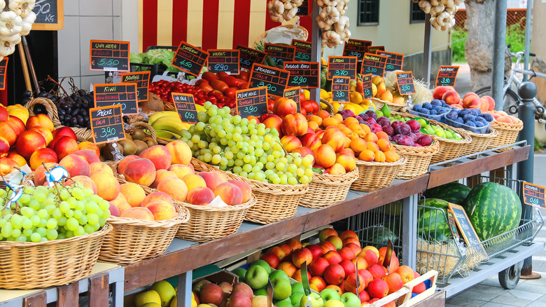 Fruit and vegetable stand