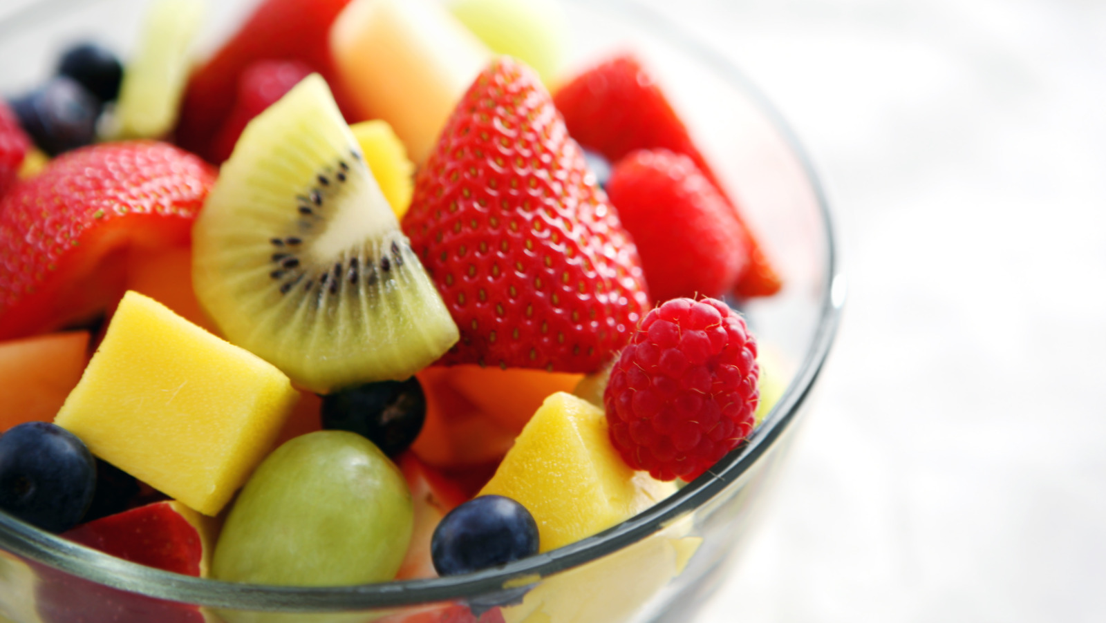 The 10 Best Canned Fruit Cocktails On The Market - Vimarsana News