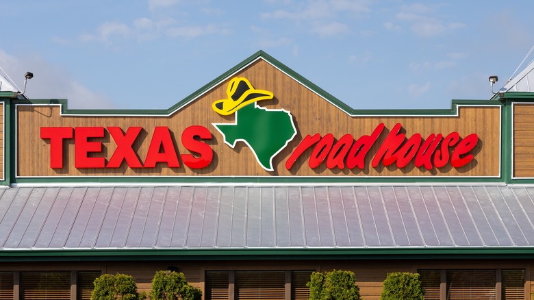 exterior view of a Texas Roadhouse in front of blue sky