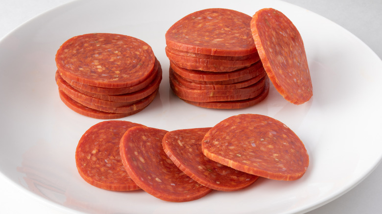 A plate of pepperoni slices