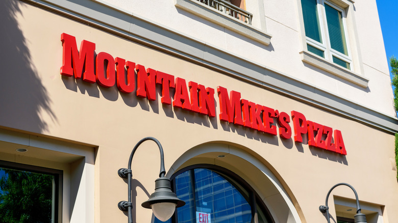 Mountain Mike's Pizza storefront