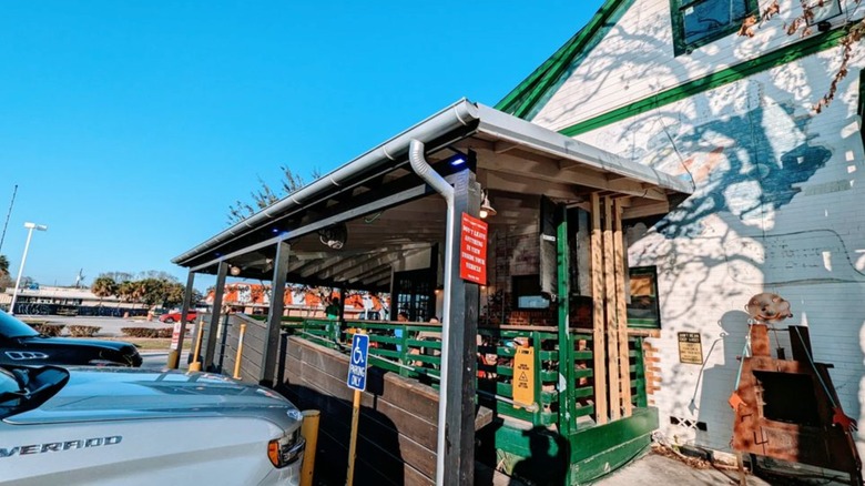 The exterior of a Star's Pizza in Houston