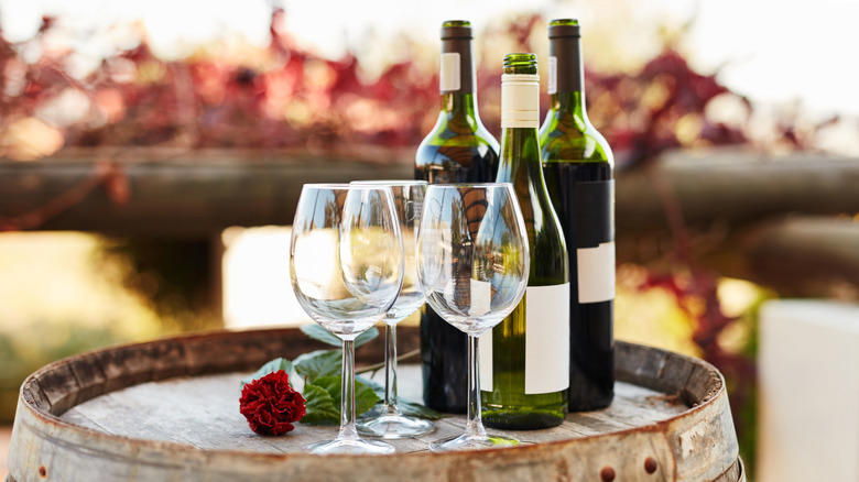 Glasses with Sauvignon Blanc bottles