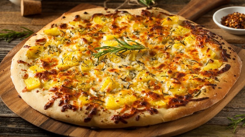 Potato topping on whole pizza