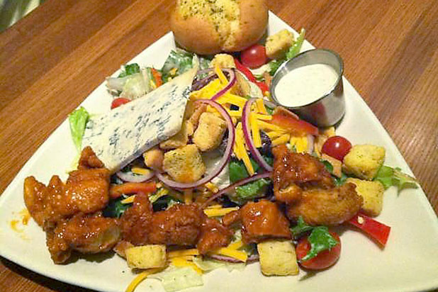 3) Houlihan's: Buffalo Bleu Salad