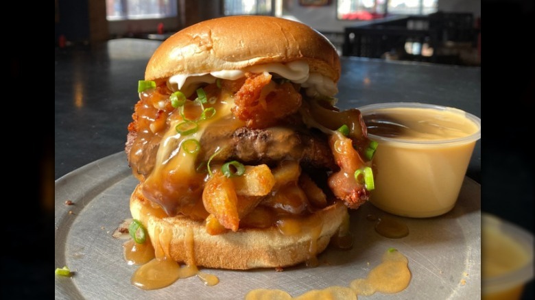 Lindy's on 4th Cheeseburger