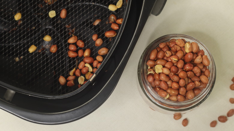 Peanuts roasted in air fryer