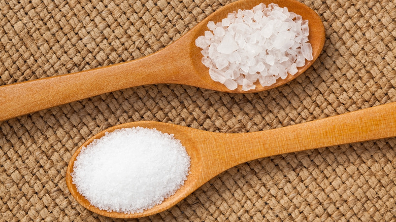 Coarse and fine salt