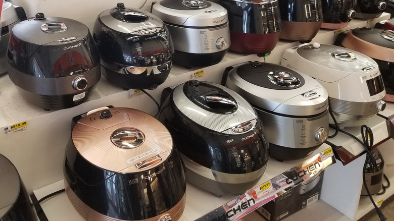 rice cooker display in store