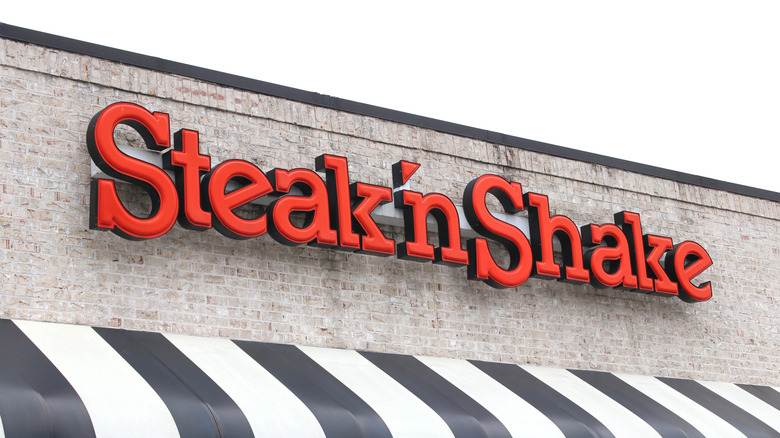 Steak 'n shake restaurant shopfront
