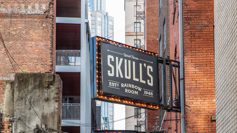 Skull's Rainbow Room sign