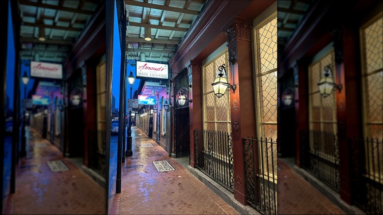 Arnaud's exterior at night