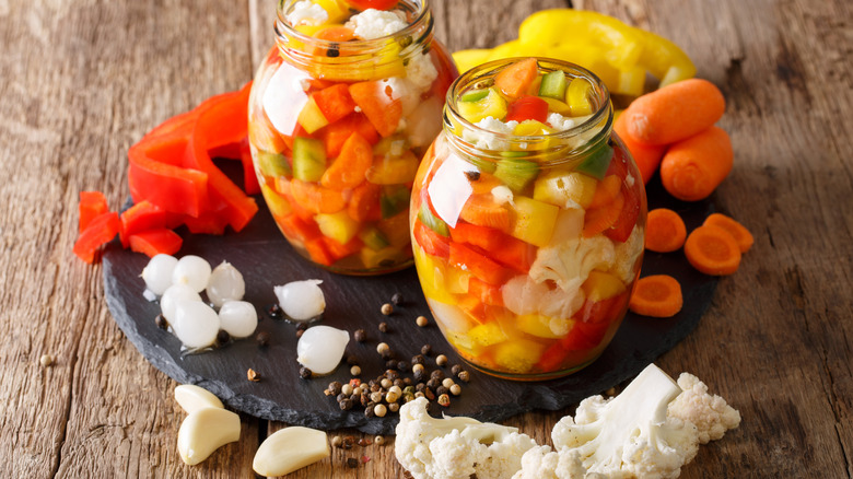 Giadiniera in glass jars