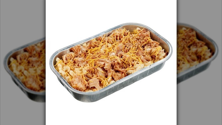 BBQ mac and cheese on white background