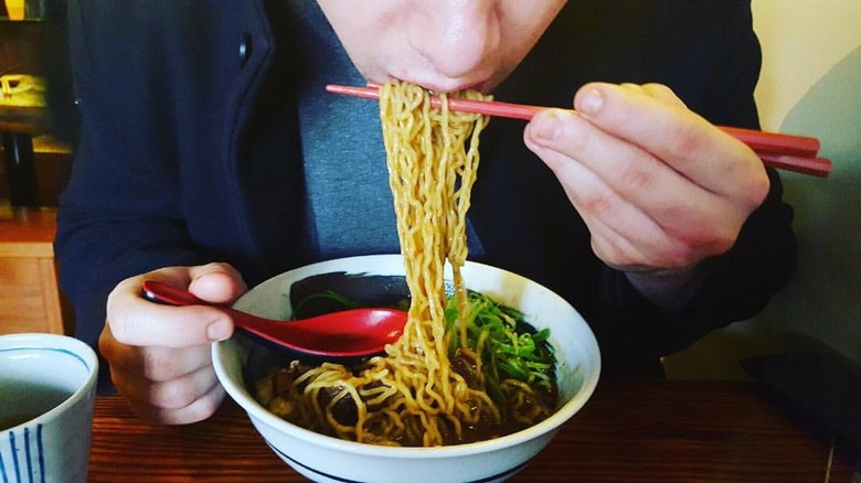 Man slurping noodles at HinoMaru 