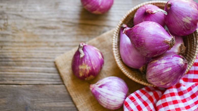 Shallots in basket 