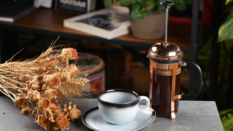 coffee brewing in french press