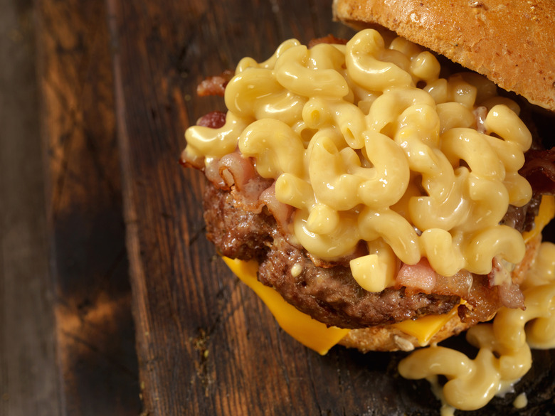 Mac and Cheese Stuffed Burger 