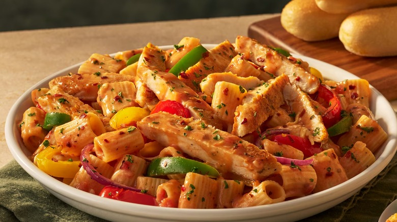 Spicy Chicken and Peppers Rigatoni