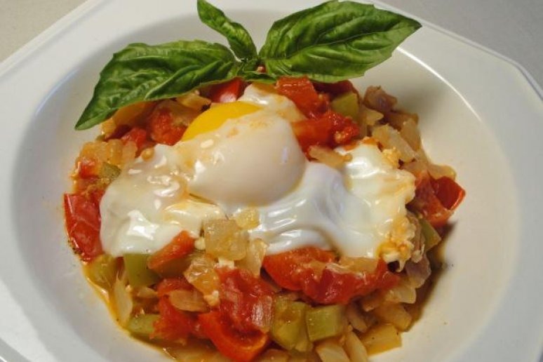 Shakshuka Yemani Basted Eggs
