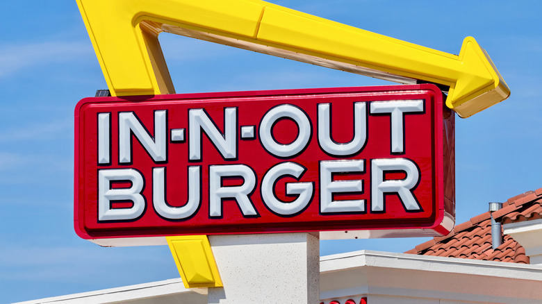 In-N-Out sign