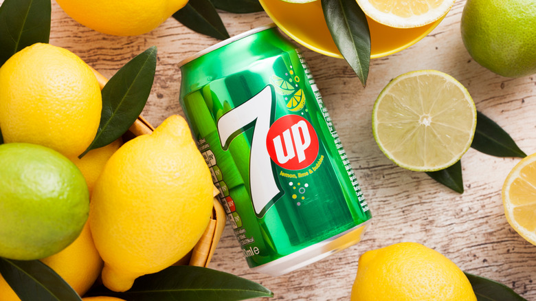 Can of 7Up with lemons