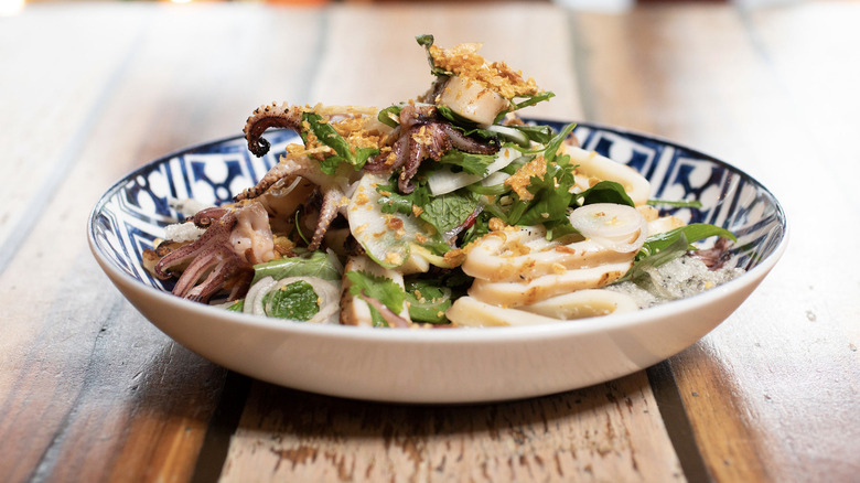 Odd duck dinner plate 