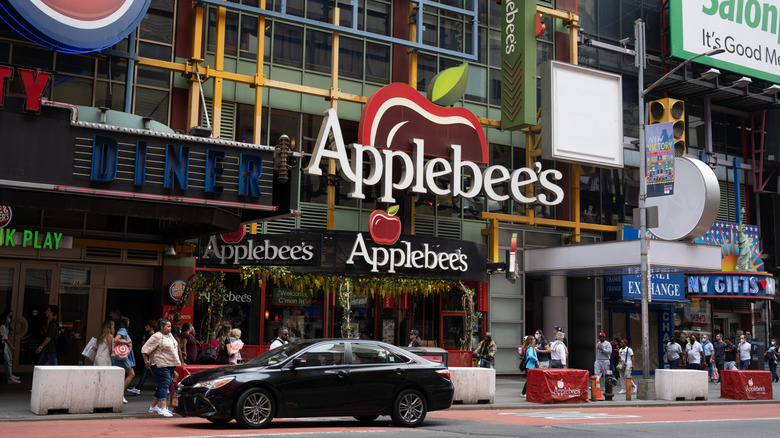 City Applebee's storefront